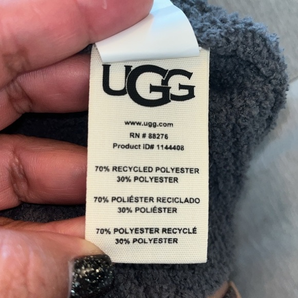 UGG® NWT
Mowery Sweater Knit Polo Sweater size Large - Picture 10 of 10